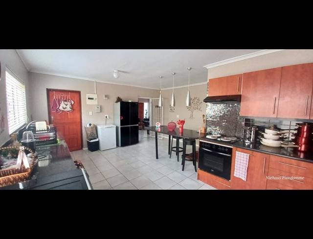 4 BEDROOM PROPERTY TO RENT IN GUSTROUW